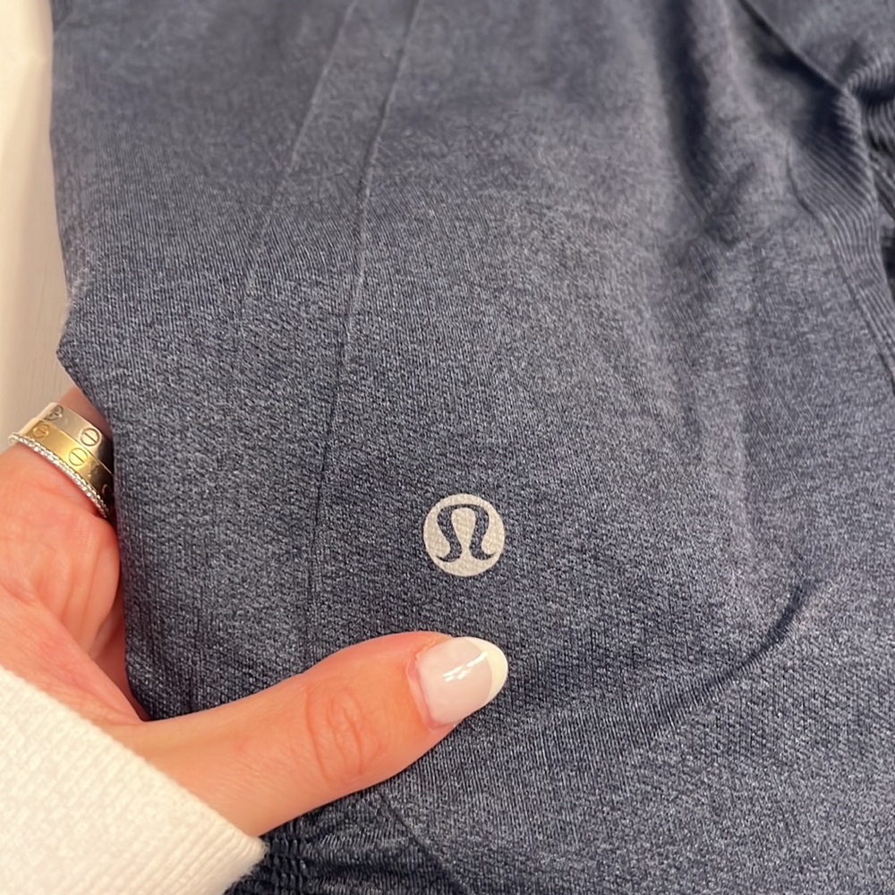 81. Lululemon In The Flow Crop Legging Navy - Picture 3 of 4